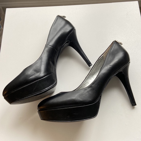 Guess black heels, size 8 - Picture 4 of 13
